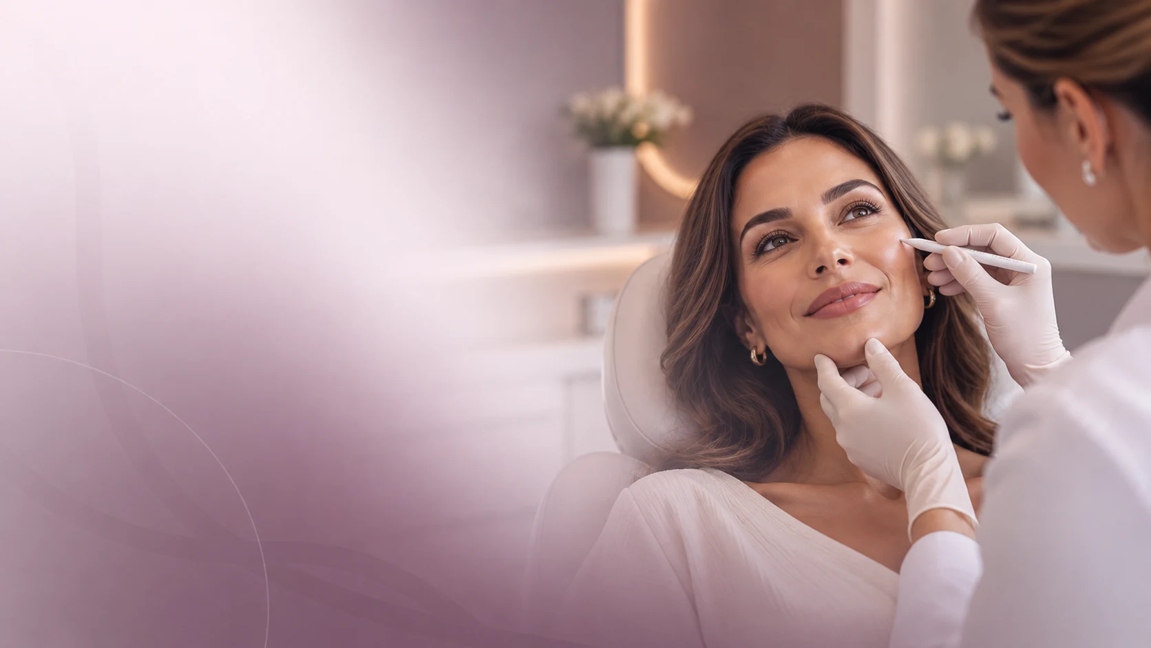 Procedimento clínico de preenchimento facial com ácido hialurônico