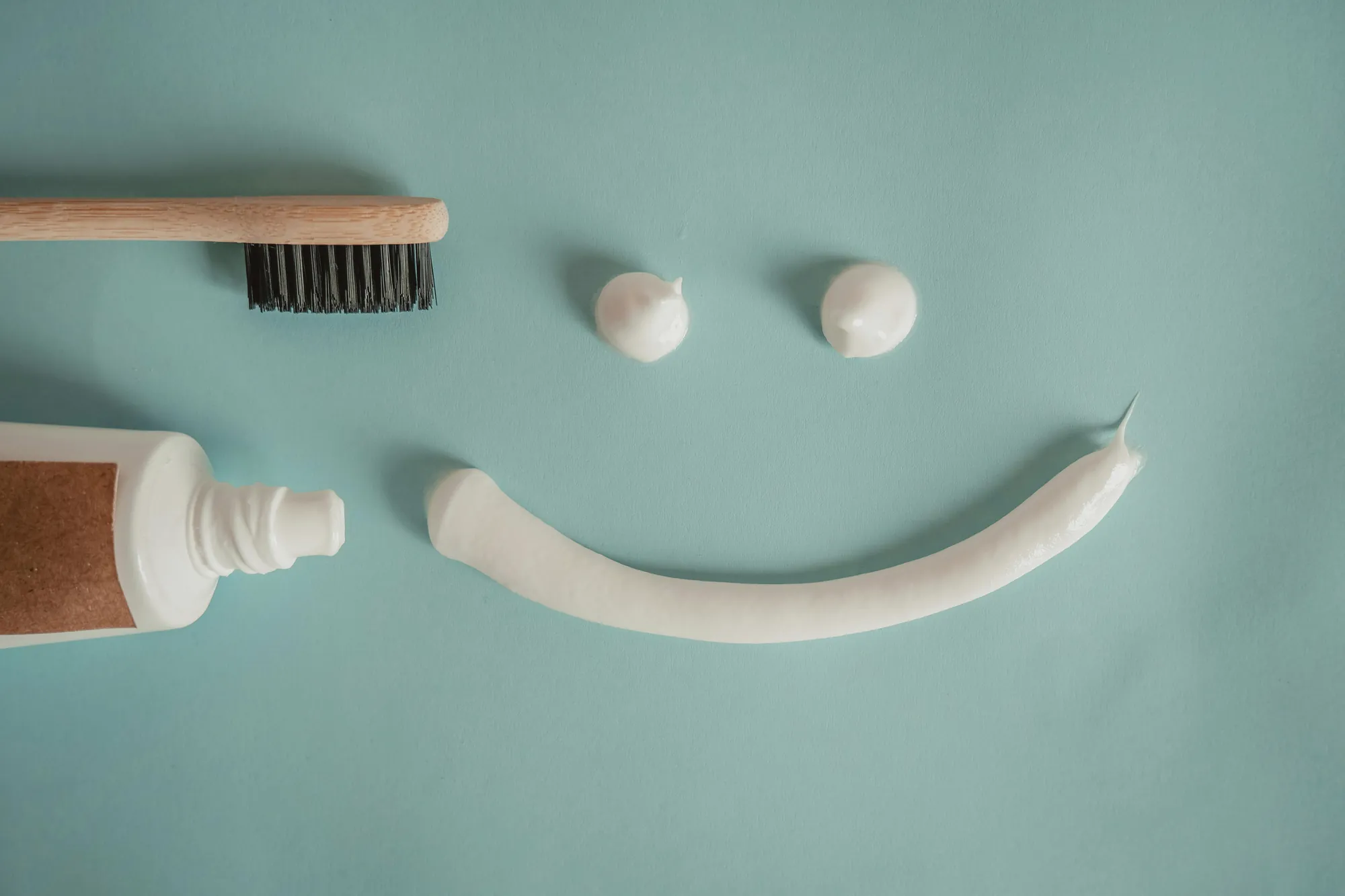 Imagem ilustrativa: limpeza dental